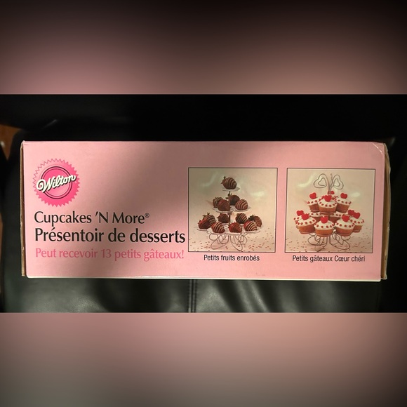 New in Box Wilton Cupcakes’ n More Dessert Stand holds 13 cupcakes - Picture 5 of 6